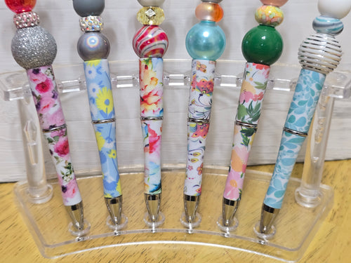 Beaded mouse pens