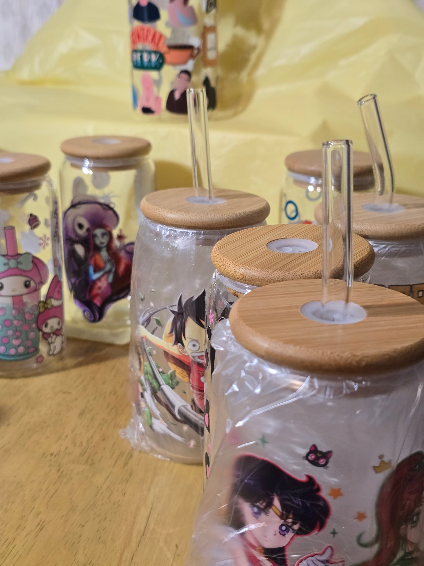 16 oz glass cups w/ bamboo lid and glass straw (Friends)